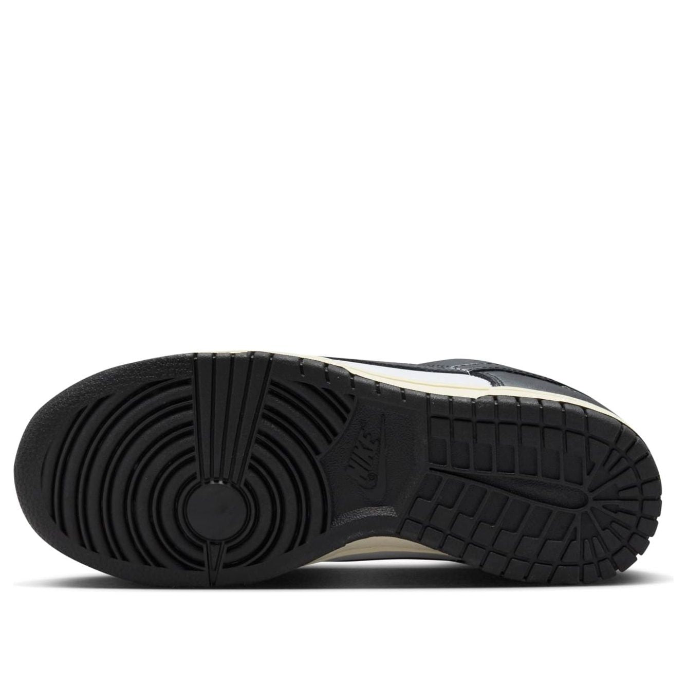 Nike Dunk Low ‘Vintage Panda’