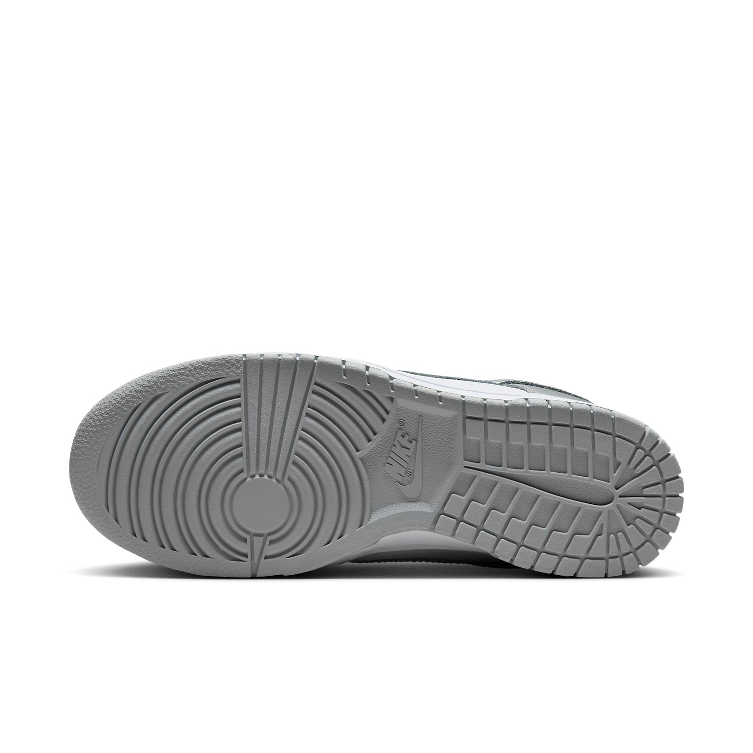 Nike Dunk Low ‘Metallic Silver’