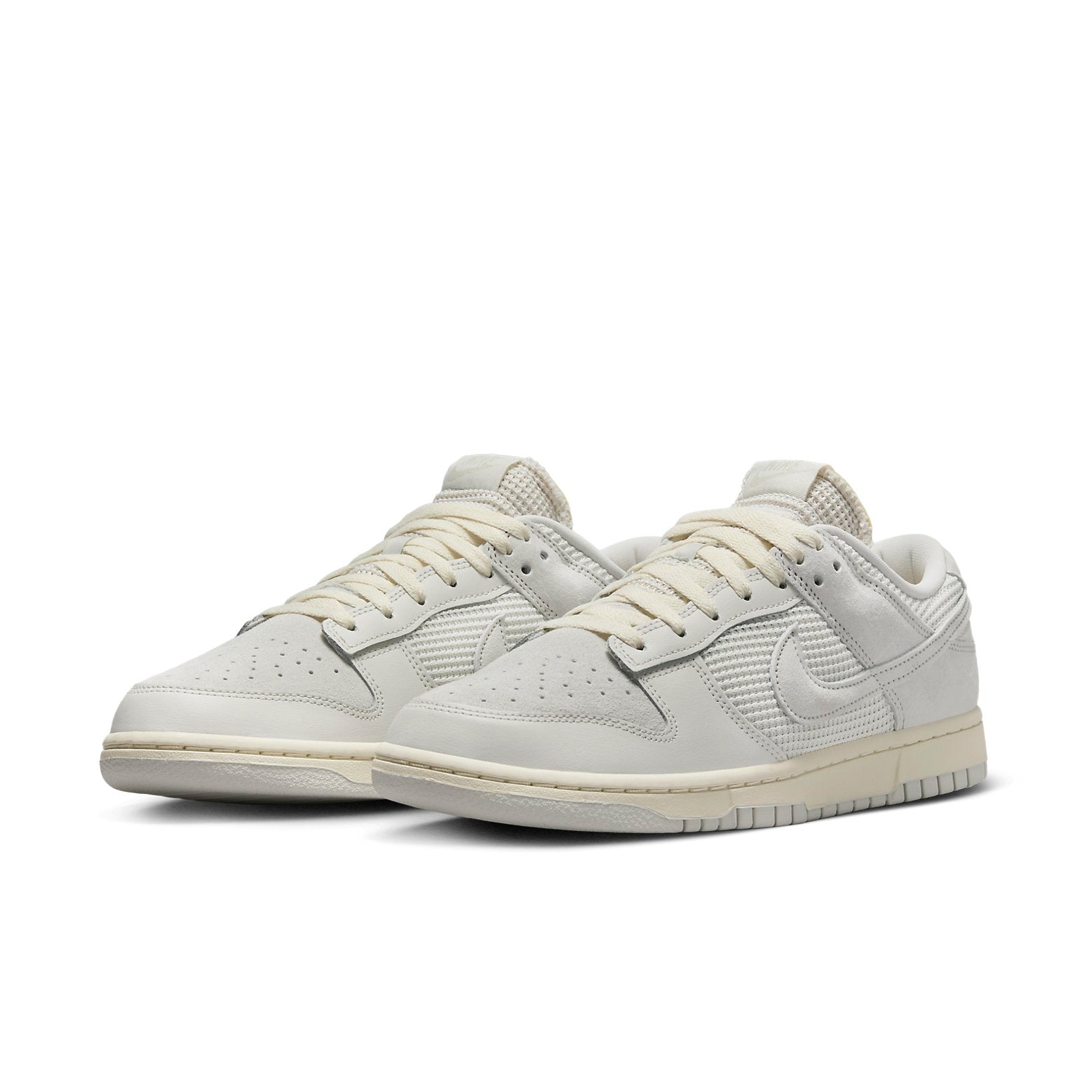 Nike Dunk Low ‘Beige Light Bone’
