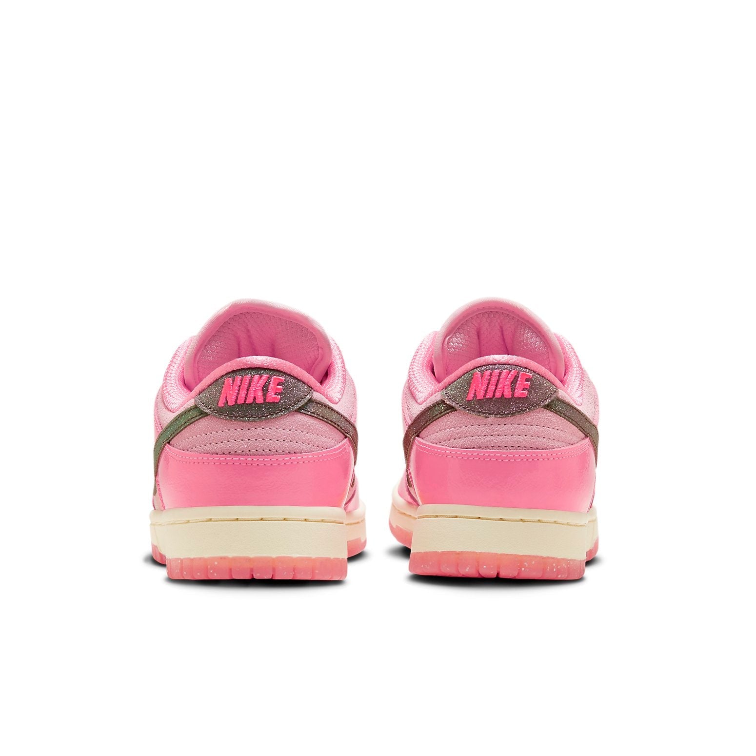 Nike Dunk Low ‘Barbie’