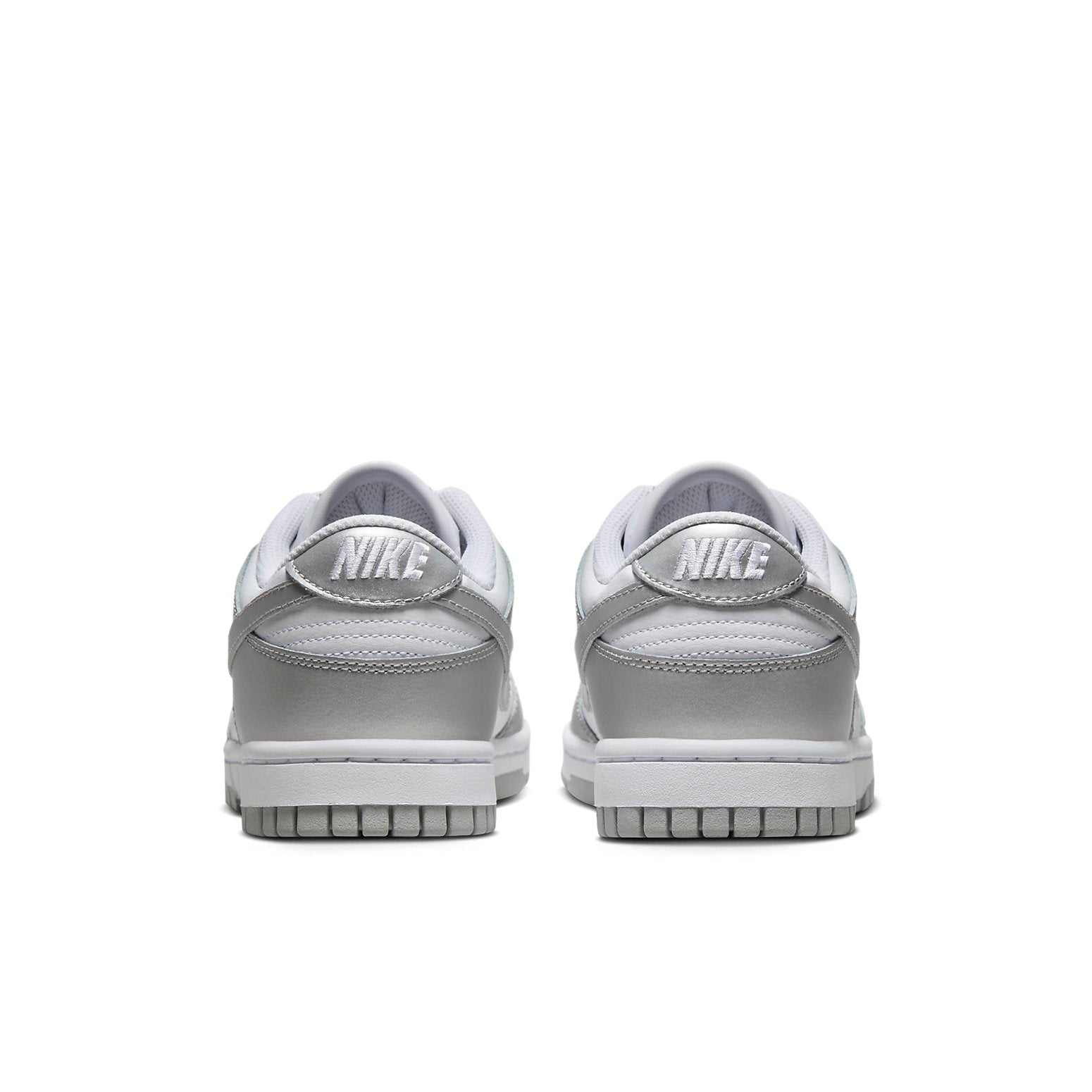Nike Dunk Low ‘Metallic Silver’