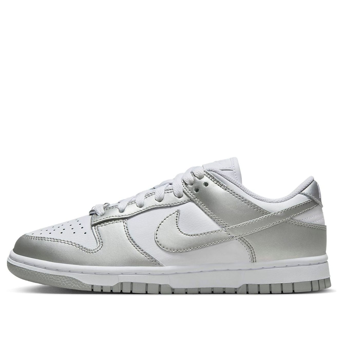 Nike Dunk Low ‘Metallic Silver’