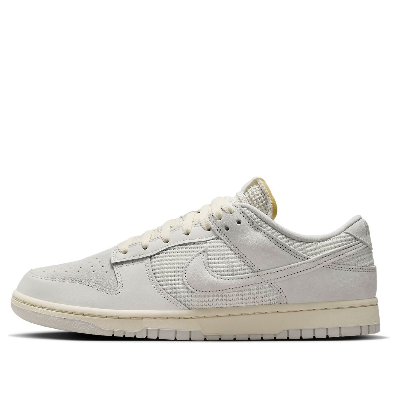 Nike Dunk Low ‘Beige Light Bone’