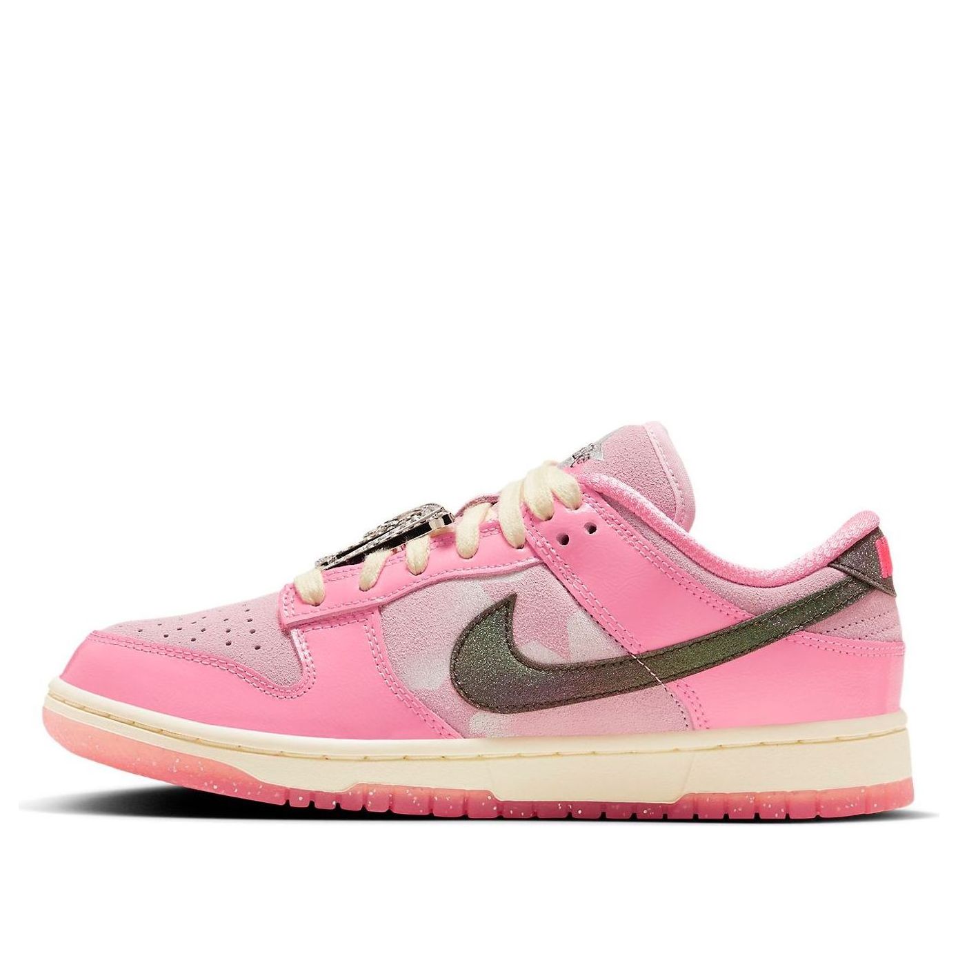 Nike Dunk Low ‘Barbie’